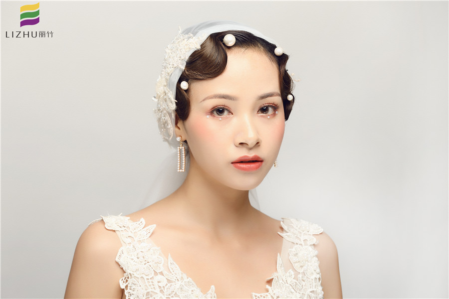 手推波紋復(fù)古新娘造型教程，南寧化妝學(xué)員是這么打造的