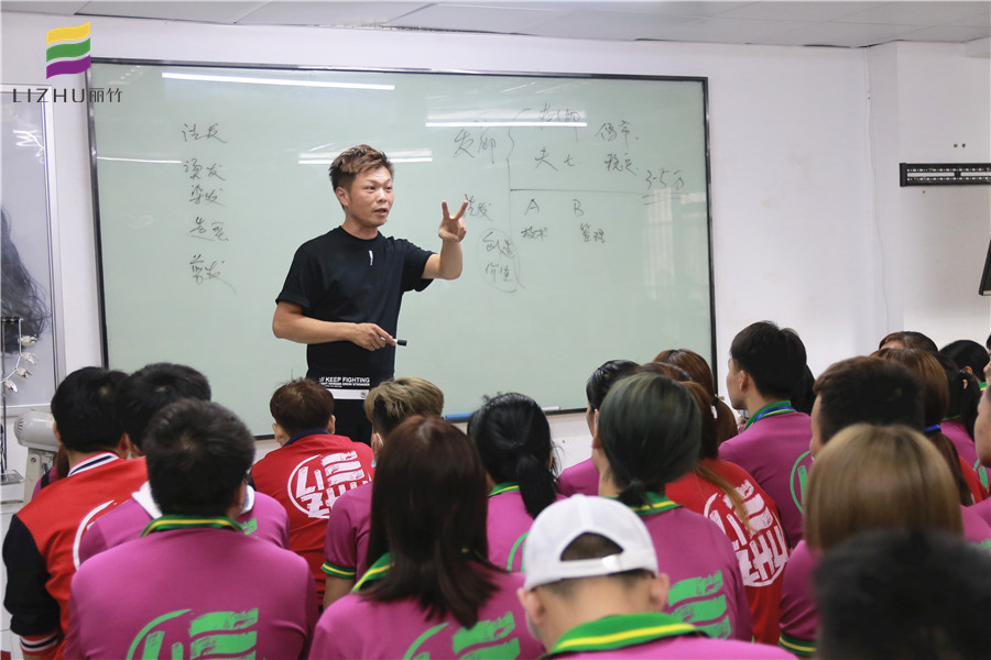 麗竹萊熙美發(fā)市場部進行就業(yè)宣講