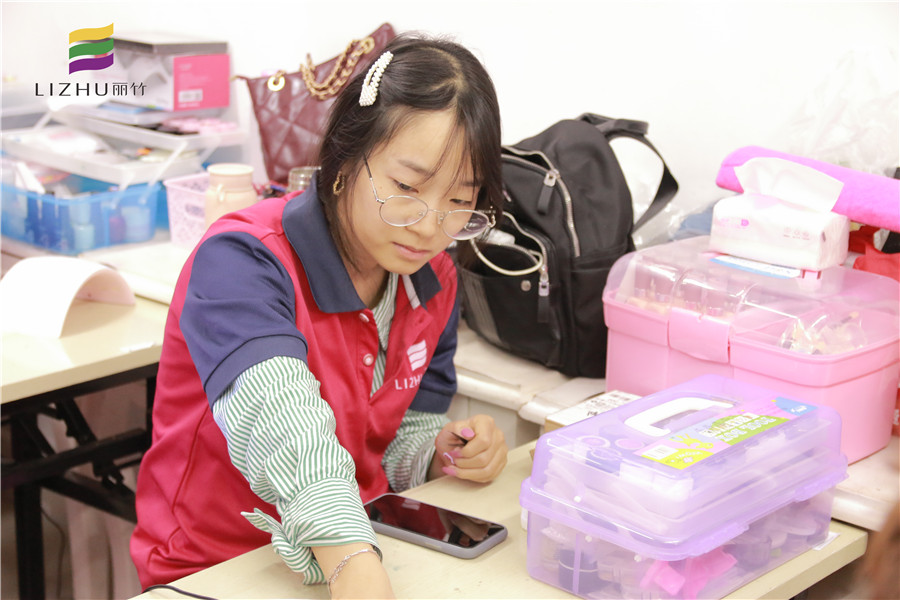 美甲學(xué)員感言：將愛(ài)好變?yōu)橘嶅X(qián)武器