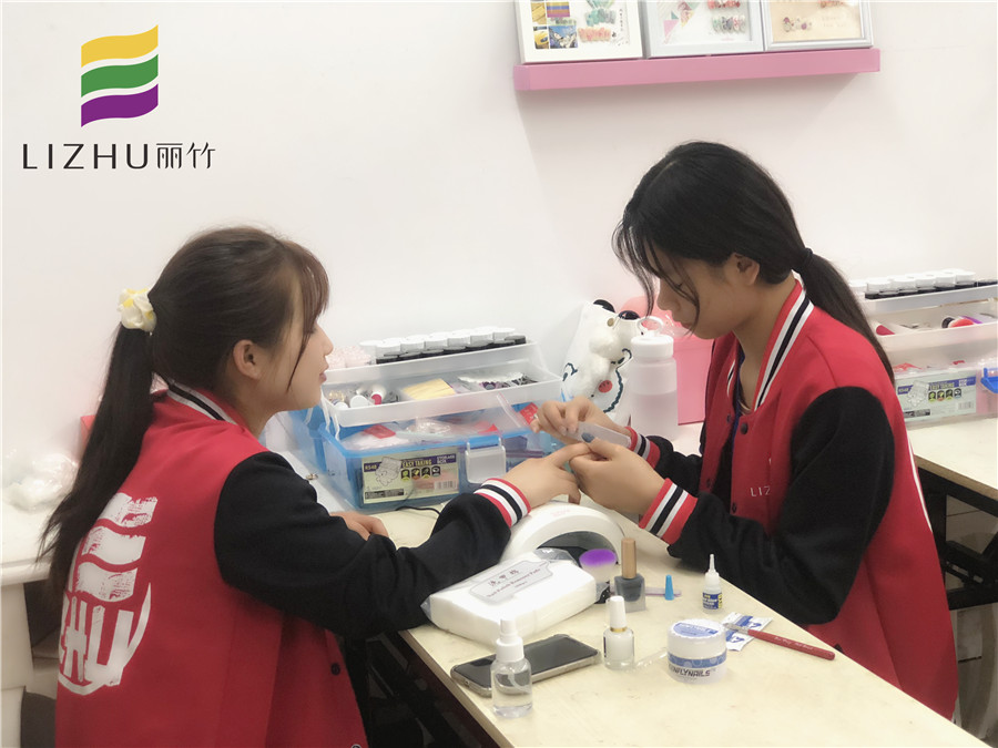 看了這份甲教程，會知道南寧美甲學校哪家好