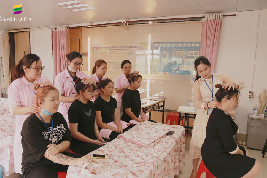 常見(jiàn)中醫(yī)推拿手法，廣西美容學(xué)校為你演示
