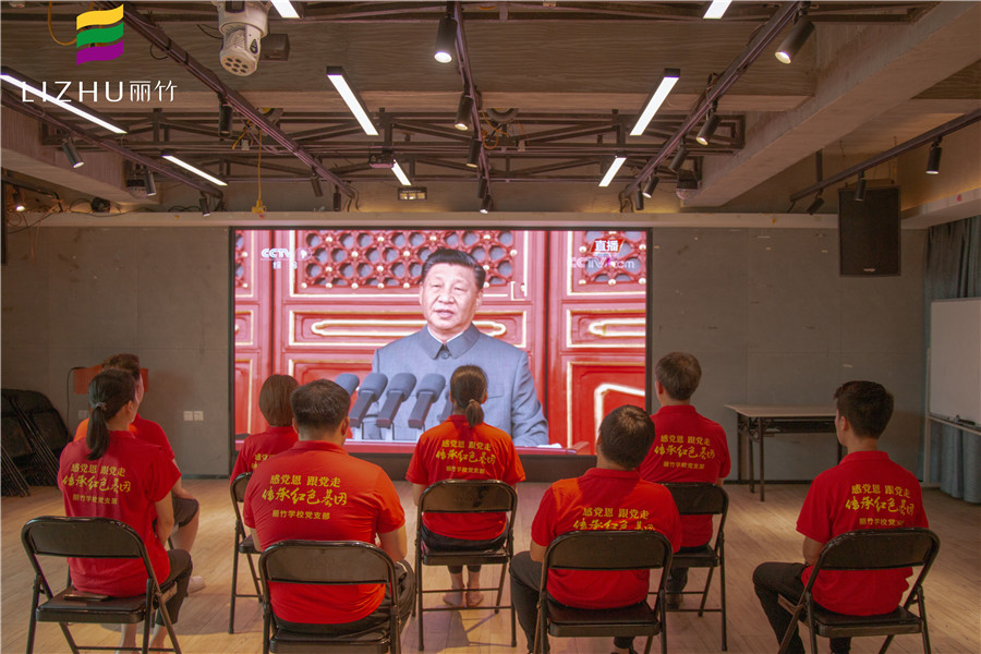 黨員和入黨積極分子繼續(xù)集中學習，收聽習總書記的講話，備受鼓舞.jpg