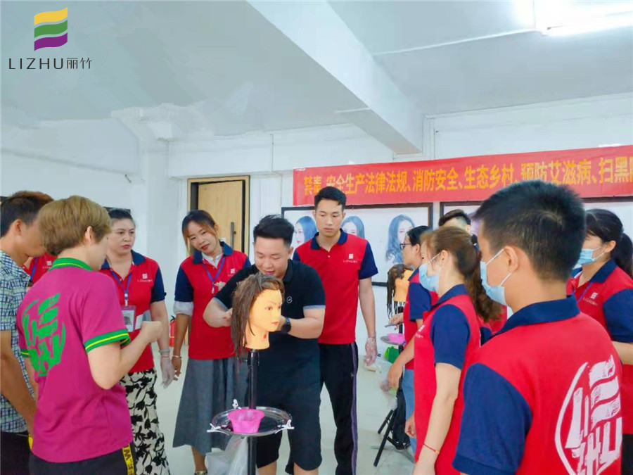 南寧專業(yè)的美發(fā)學(xué)校有哪些？來(lái)麗竹學(xué)?？纯?>
								
								<span id=