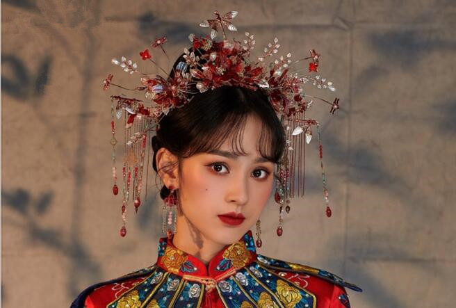 中式新娘造型，用實(shí)力證明南寧學(xué)化妝哪家好