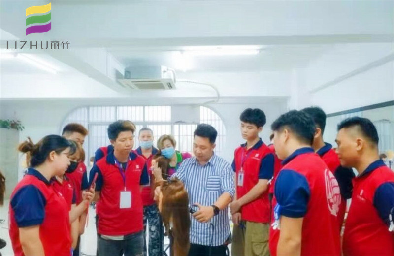 南寧學(xué)美發(fā)哪家好？看看麗竹火爆開班的程度就知道啦