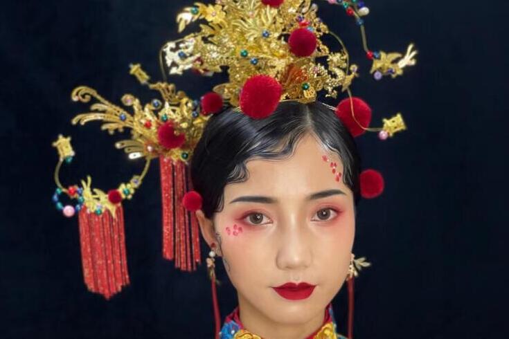 中式新娘造型，廣西彩妝造型學(xué)校作品