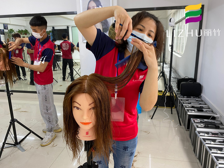 想知道廣西學(xué)美發(fā)哪家正規(guī)？快來看剪女發(fā)的技巧