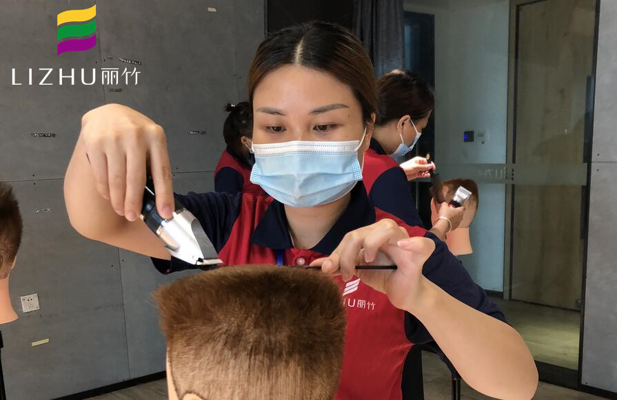 理發(fā)器的使用方法，南寧正規(guī)美發(fā)學(xué)習(xí)教你