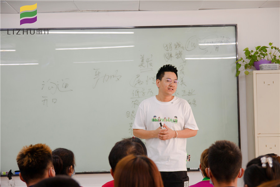廣西美發(fā)學(xué)校哪家包工作？來(lái)麗竹美發(fā)就業(yè)宣講會(huì)吧