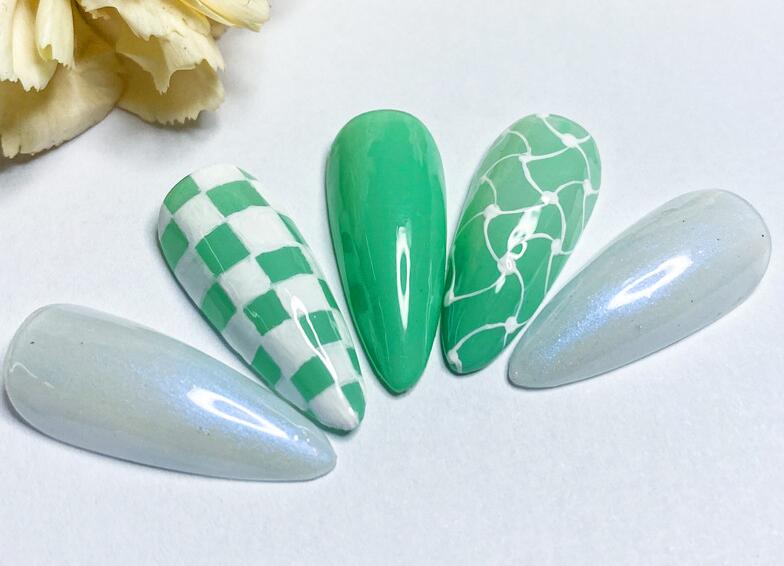 看棋盤美甲作品，知道廣西美甲學校哪家教學好