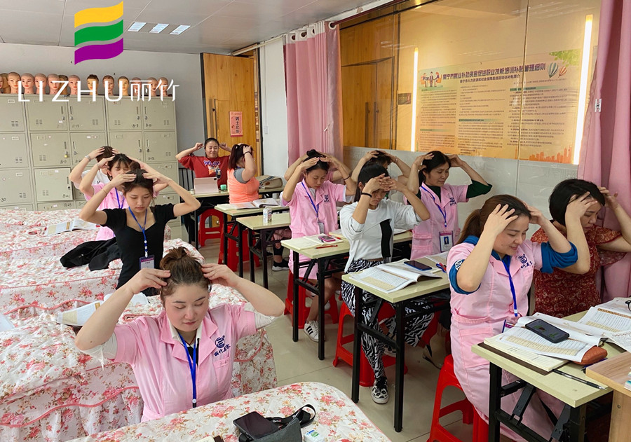 美容學(xué)員如何練習(xí)手法？廣西專業(yè)美容培訓(xùn)給你示范