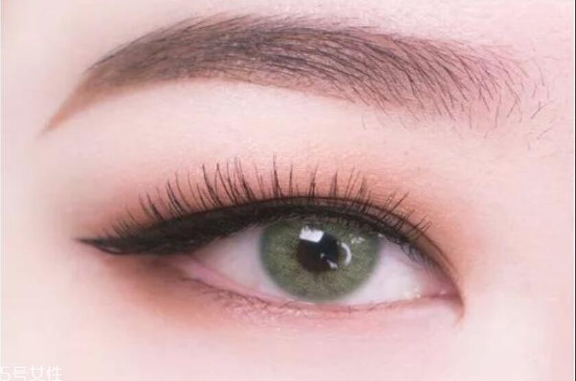 學腫眼泡內(nèi)雙眼妝教程，看廣西有哪些化妝學校專業(yè)