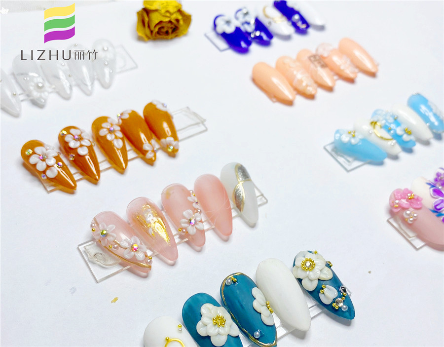 精美雕花美甲作品，告訴你南寧哪里可以學(xué)雕花美甲