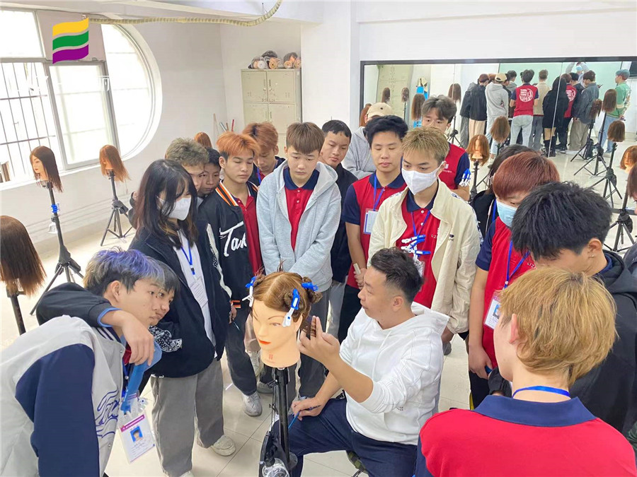 女式短發(fā)漸增層次剪發(fā)，南寧美發(fā)修剪課程