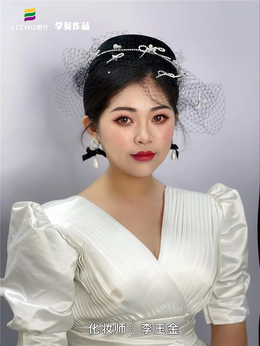 復(fù)古新娘造型.jpg