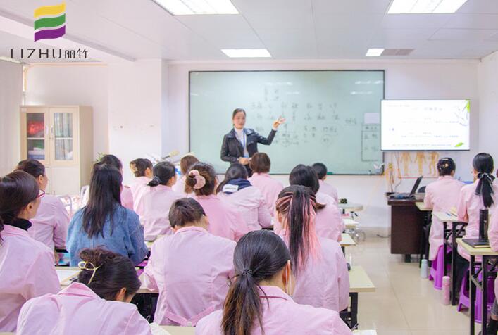 美容學理論知識重要嗎？廣西專業(yè)美容培訓告訴你