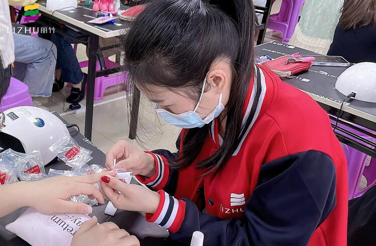 半貼甲片怎么貼？學美甲理論知識分享