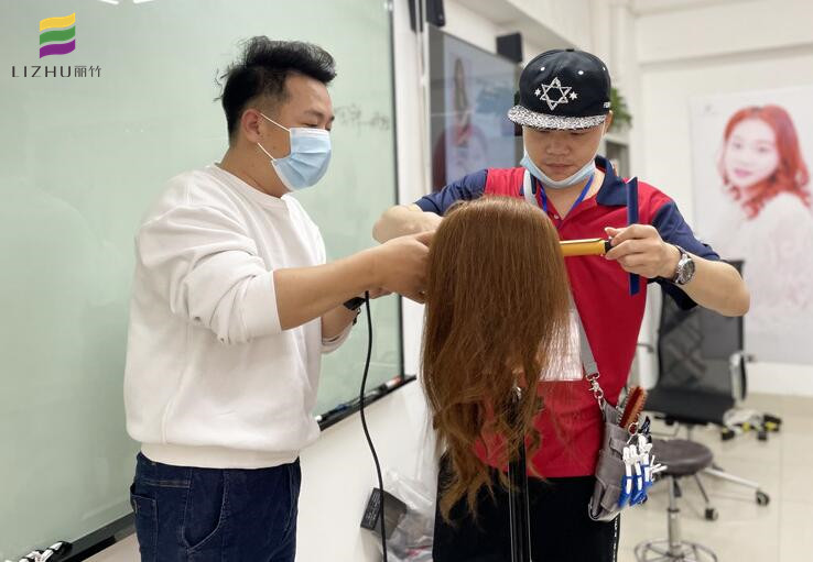 美發(fā)電棒基礎手法，南寧美發(fā)電棒造型培訓班