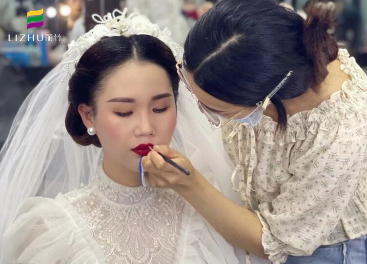 輕復古新娘造型 ，優(yōu)雅就是如此簡單