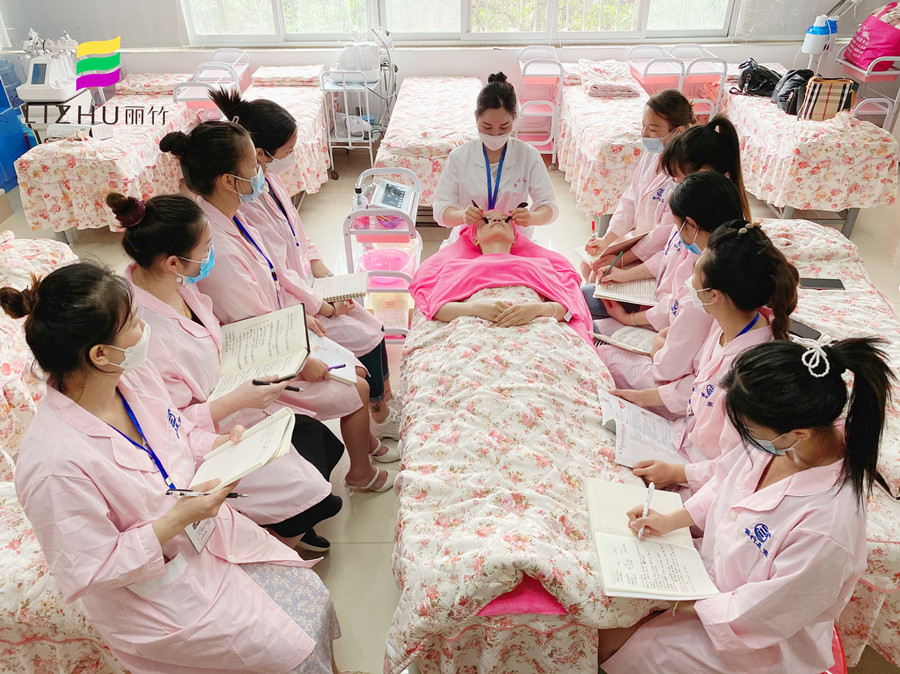 廣西美容理論知識(shí)：你為什么要眼部撥筋？