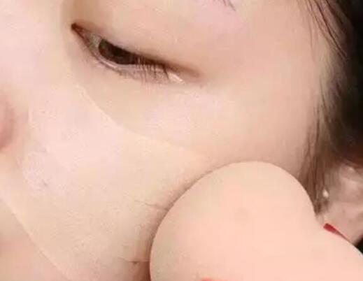 粉底液的正確存方法，南寧彩妝化妝培訓教你