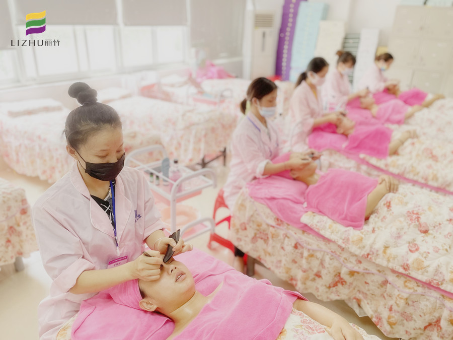 眼部刮痧的好處，南寧美容養(yǎng)生培訓(xùn)課程