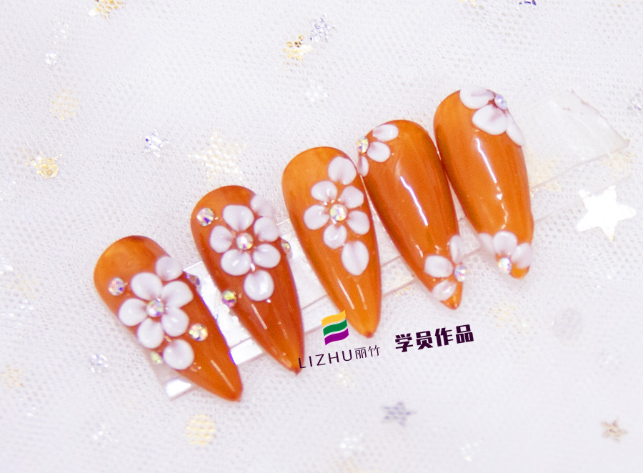 五瓣花雕花美甲，南寧美甲學(xué)校短期訓(xùn)練班作品
