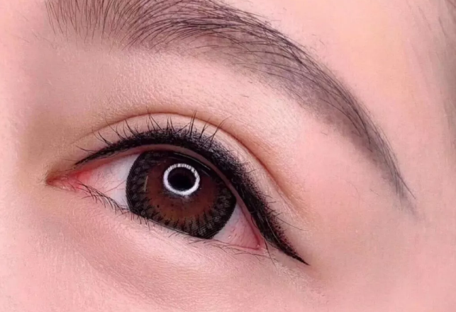 美瞳線暈色處理方法，南寧市紋繡學(xué)校幫找解決方案