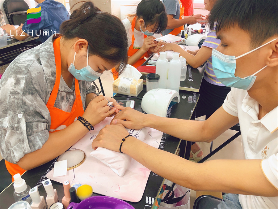 美甲修手有什么項目？南寧市美甲學校教程