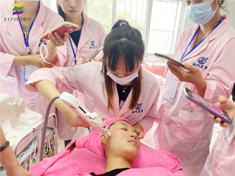 如何延長美容儀器使用時間？南寧美容儀器培訓班教你