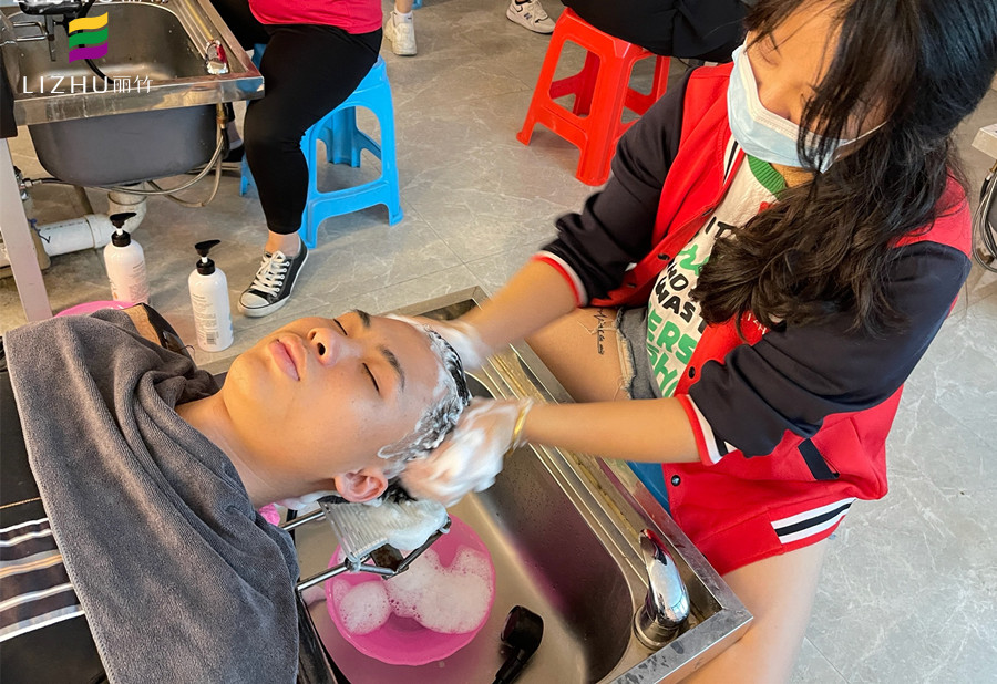 燙染學什么內(nèi)容？燙發(fā)后洗發(fā)水的選用與洗頭方法