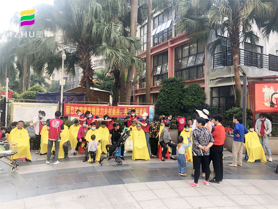 南寧美容美發(fā)學(xué)校公益活動(dòng)，居民們連連稱贊