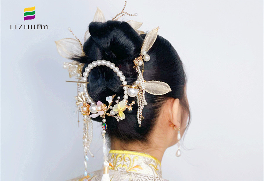 中式新娘發(fā)型，廣西化妝盤發(fā)學(xué)校演繹中式之美