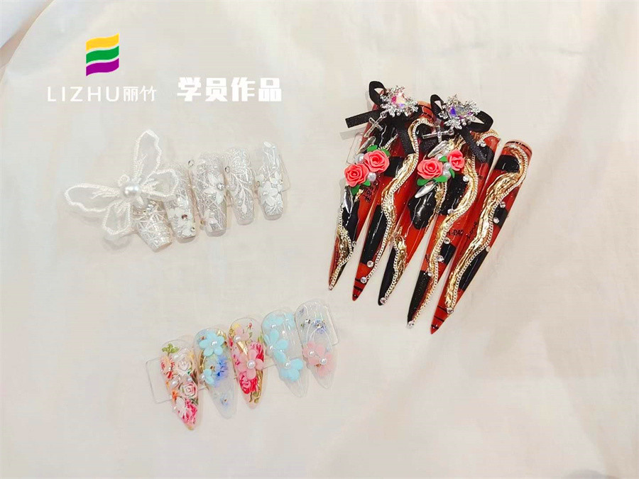 雕花設(shè)計美甲，廣西美甲課堂實訓(xùn)作品