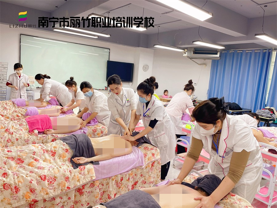 春季背部按摩的好處，廣西美容實訓(xùn)練習(xí)講解
