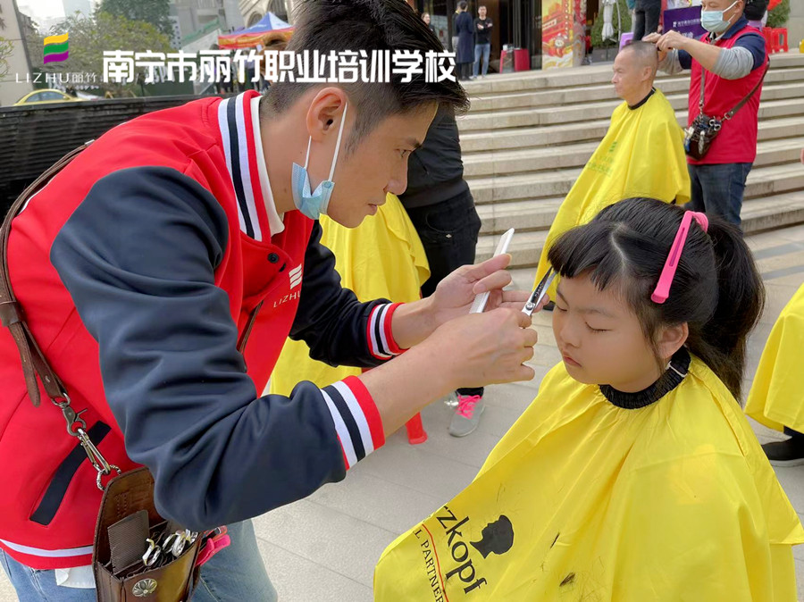 發(fā)分叉怎么保養(yǎng)？南寧美發(fā)養(yǎng)發(fā)護理頭發(fā)教程