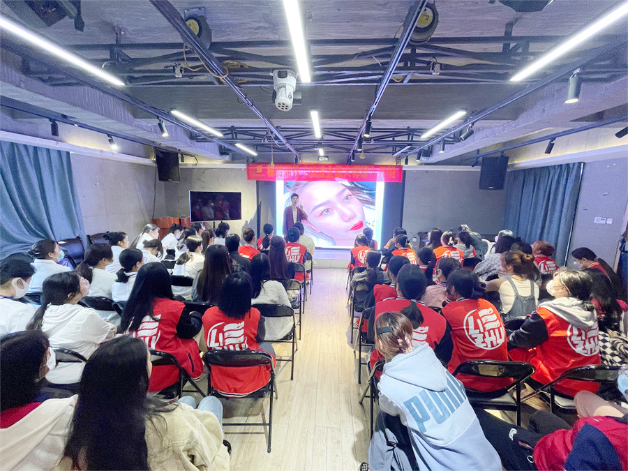 機(jī)器操作紋唇注意事項(xiàng)，一起學(xué)南寧紋繡培訓(xùn)師課程