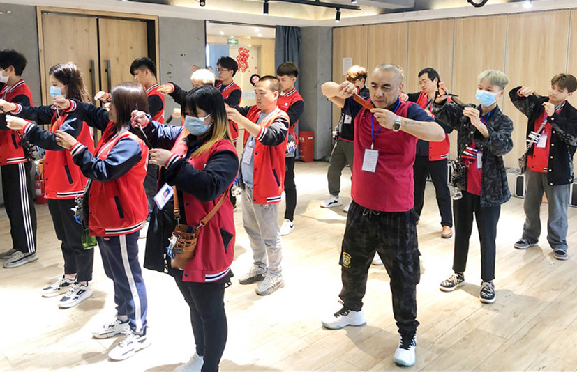 美發(fā)剪刀操作注意事項，南寧美發(fā)師培訓(xùn)基礎(chǔ)課程