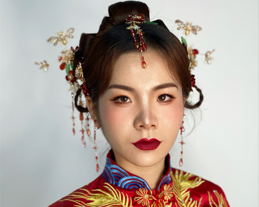 東方新娘造型，廣西新娘彩妝學(xué)校演繹中式浪漫