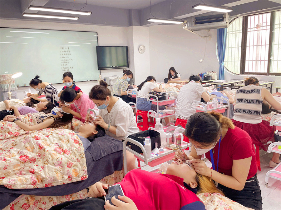 圓滿結(jié)束！麗竹美睫時尚款式造型班