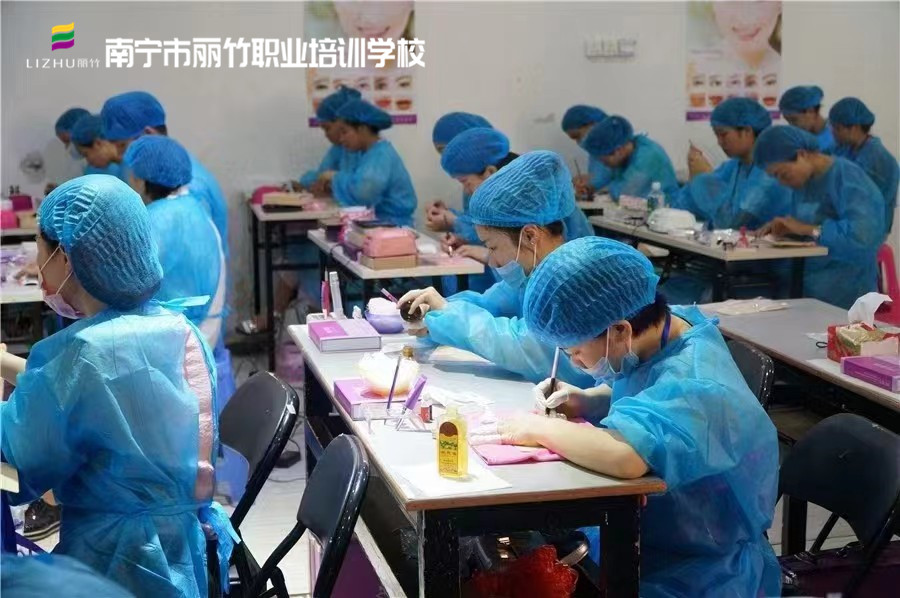 如何選擇紋繡學校？南寧紋繡學校教你
