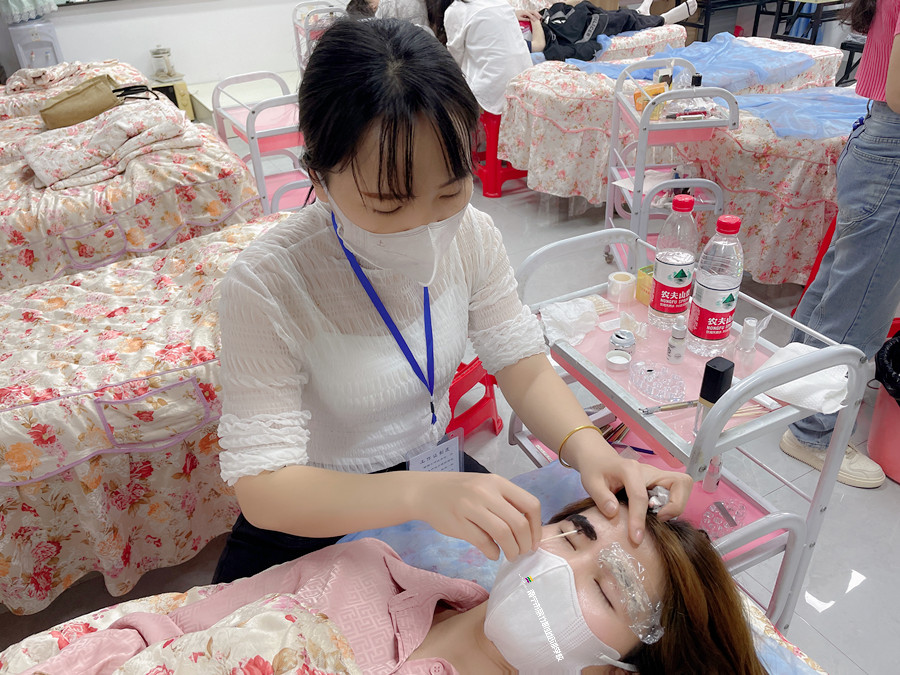 南寧學紋眉：紋眉結(jié)痂速度慢怎么辦？