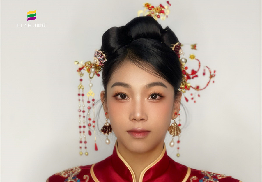 秀禾新娘造型，廣西新娘化妝造型學(xué)校演繹中國風(fēng)