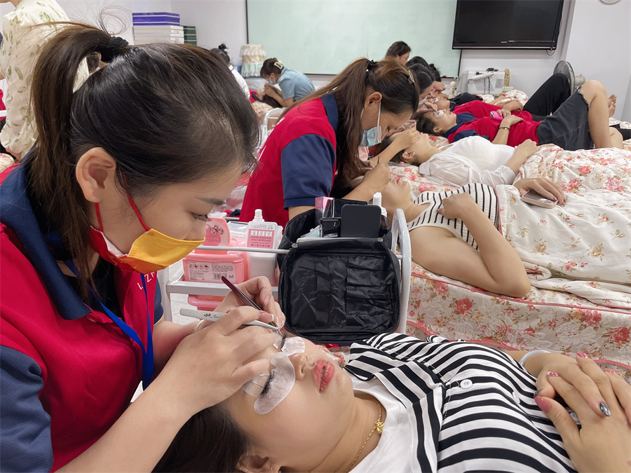美睫是什么？南寧哪里可以學(xué)美睫？