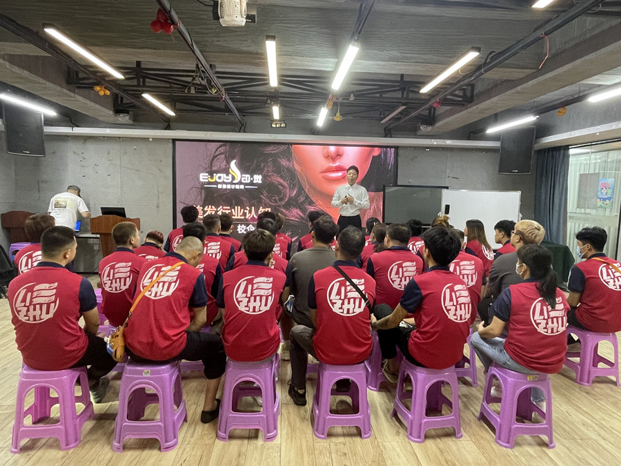 廣西學(xué)美發(fā)哪里推薦工作？廣西美發(fā)行業(yè)前景
