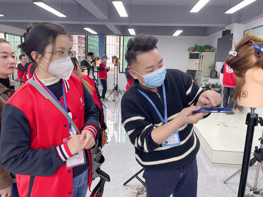 常見的長發(fā)發(fā)尾修剪方式，廣西女士剪發(fā)教學(xué)
