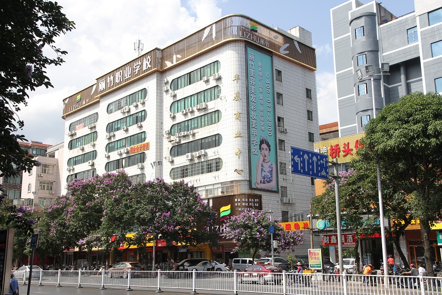 亖瘋了！南寧市美業(yè)職業(yè)培訓(xùn)學(xué)校生源爆滿