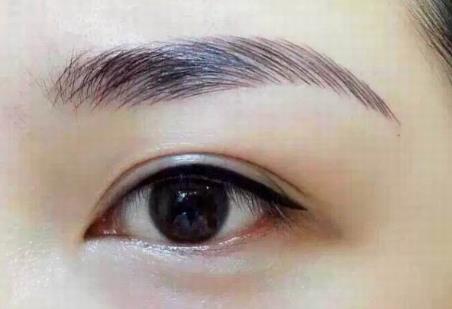 為什么眉毛和美瞳線(xiàn)要一起紋？南寧紋繡造型學(xué)校解析