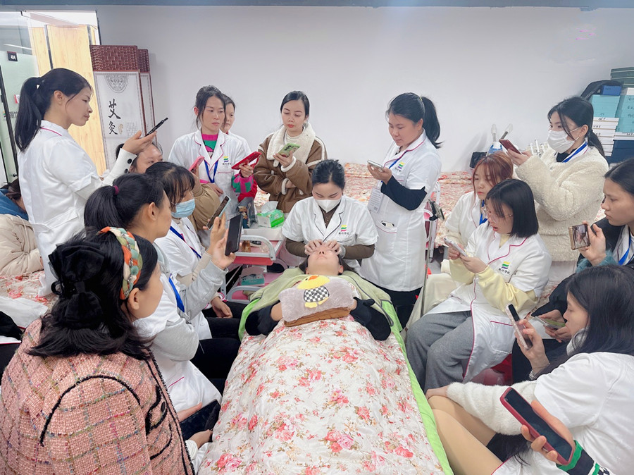 南寧頭療技師：為什么要經(jīng)絡(luò)梳梳頭？