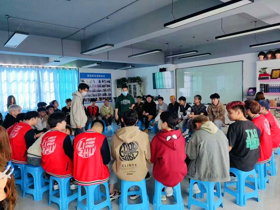 為什么他們都選廣西美發(fā)職業(yè)學(xué)校？